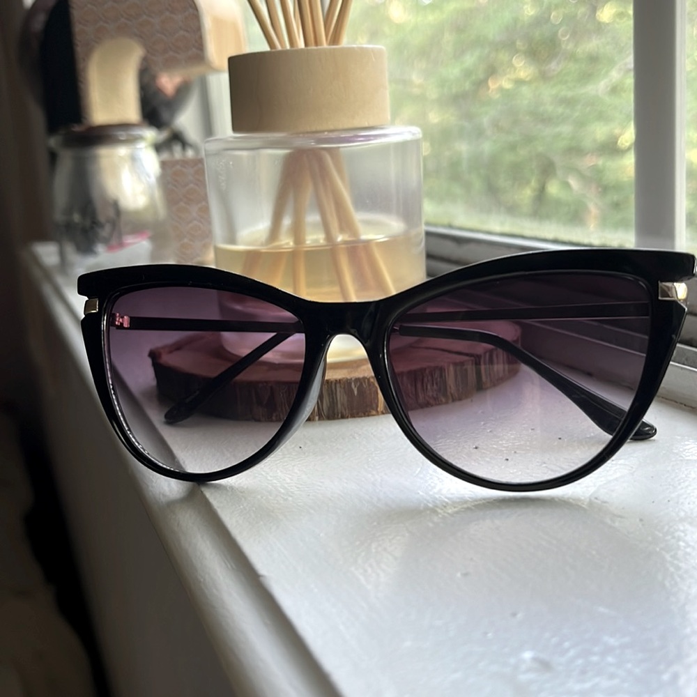 FASHIONABLE SUNNIES
